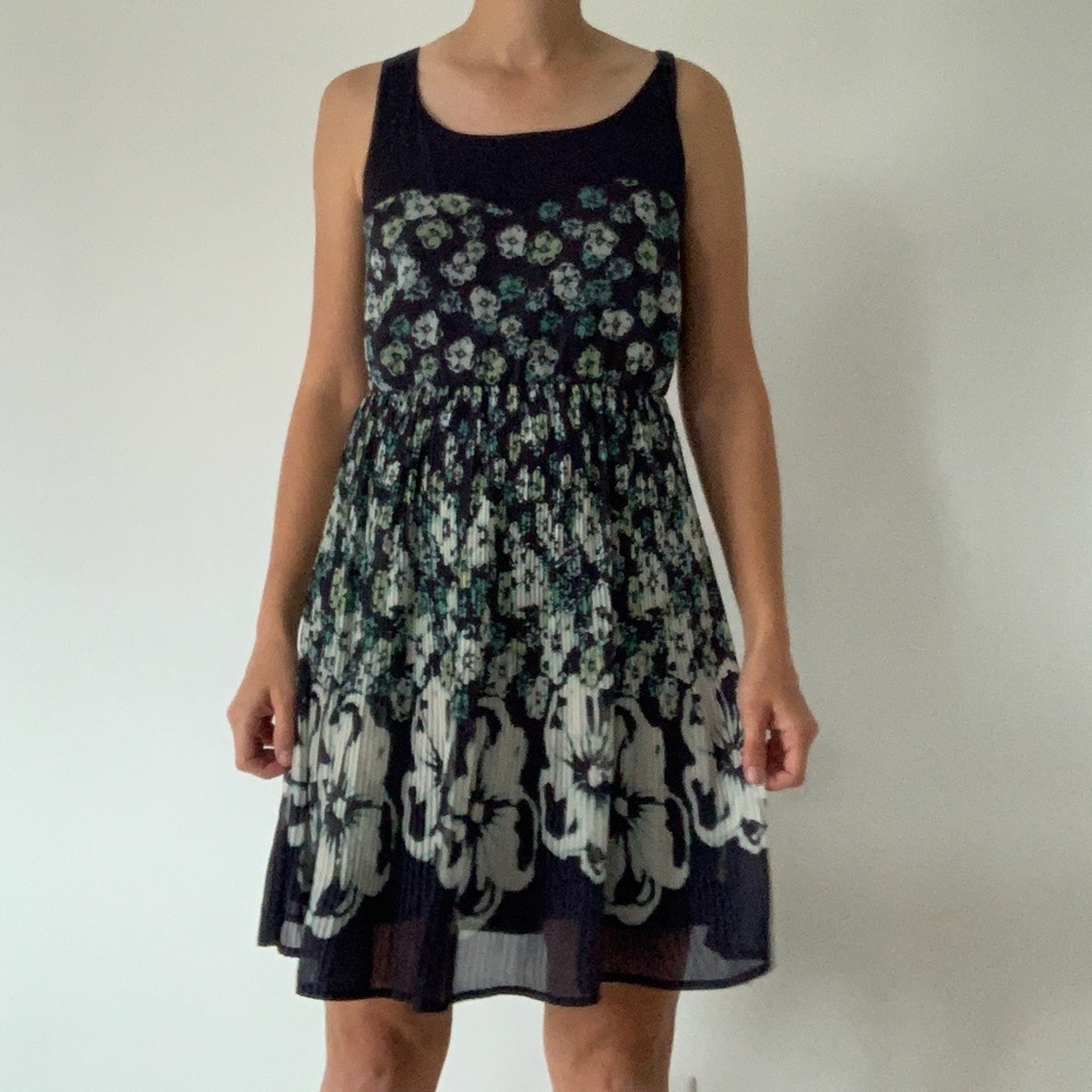Lauren Conrad floral pleated dress - size 4